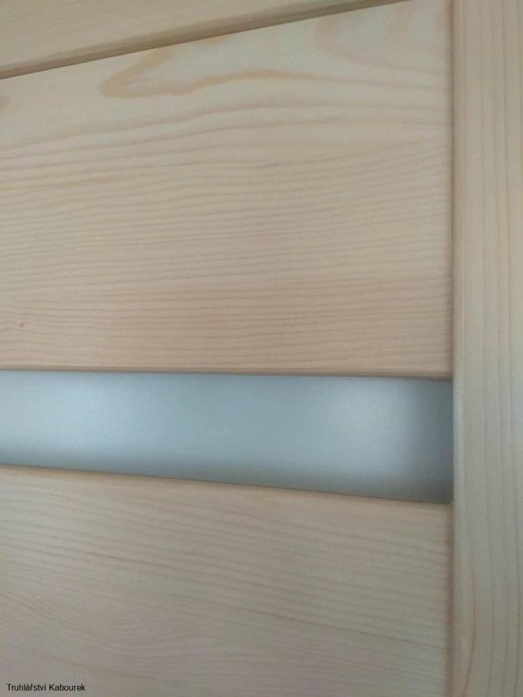 Dveře int. smrkové částečně prosklené