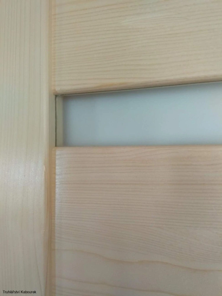 Dveře int. smrkové částečně prosklené